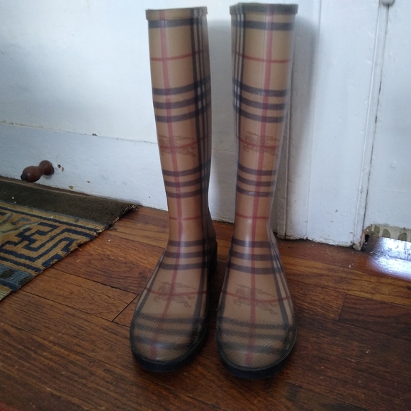 BURBERRY Plaid Rubber Rain Boots - Picture 3 of 9